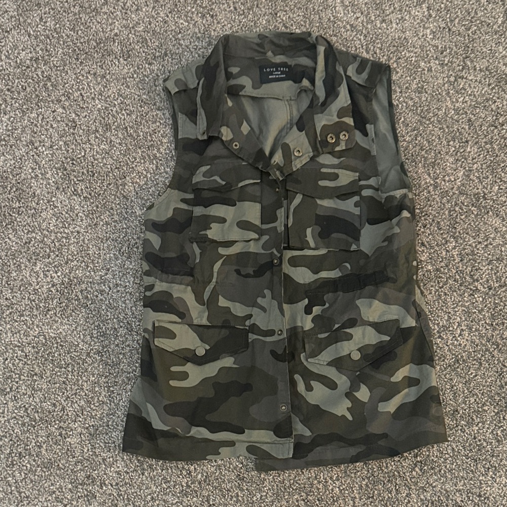 Love Tree Green Camouflage Sleeveless vest